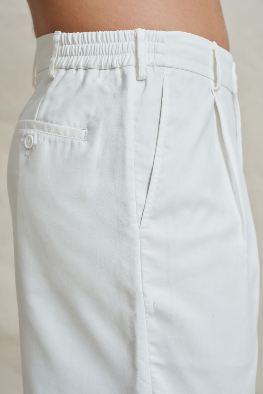 Pleat Tailored Short - Ivory
